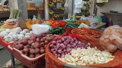 Pedagang Pasar Klandasan Rasakan Kenaikan Harga Cabai dan Tomat Jelang Ramadan