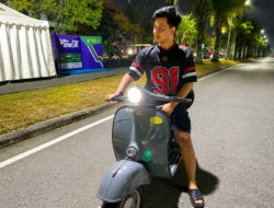 Vespa Tua Tak Mau Pensiun: Ketika Kenangan Udi Beralih ke Tenaga Listrik