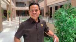 Jalan Rusak di Daksa Raya, Warga Patungan karena PSU Belum Diserahkan