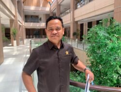 Jalan Rusak di Daksa Raya, Warga Patungan karena PSU Belum Diserahkan